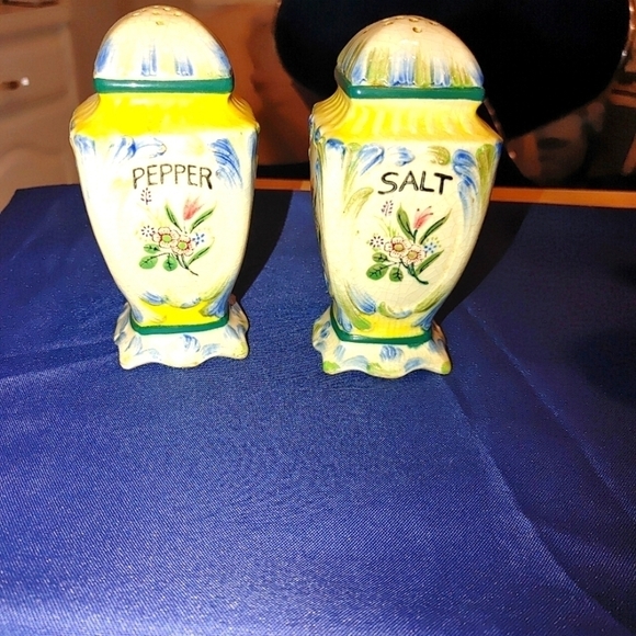 Marutomo Hand painted Antique set of Salt and Pepper shakers - Picture 1 of 11